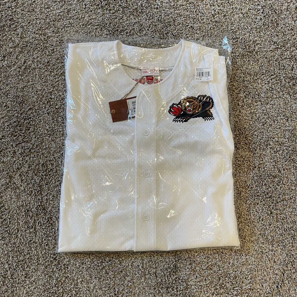 NBA GRIZZLIES White Baseball Style Shirt w/ Embroidered Logo by Mitchell & Ness
